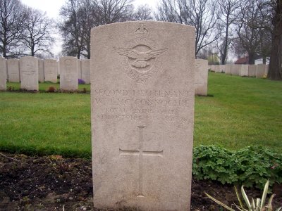 A headstone of a Second Lieutenant of the Royal Flying Corps