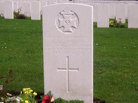 Grave of Lt George Llewelyn Davies